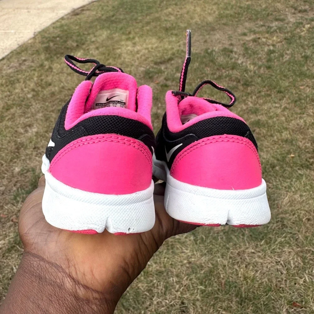 Nike Kids Flex 2015 Run Toddler Girl Athletic Shoes Size 11 Black/White/Pink Pow